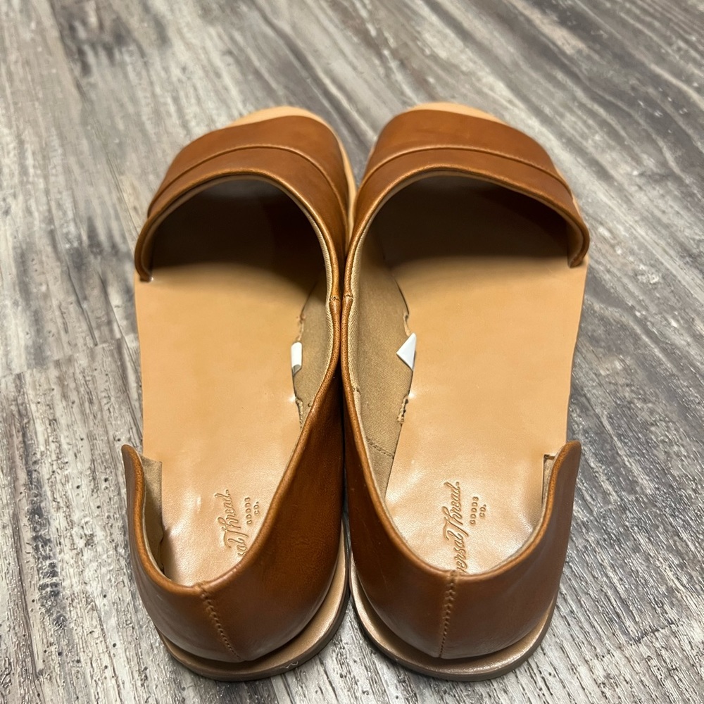 Universal Thread Lissa Sandals. Women’s size 9.5 in Cognac.
